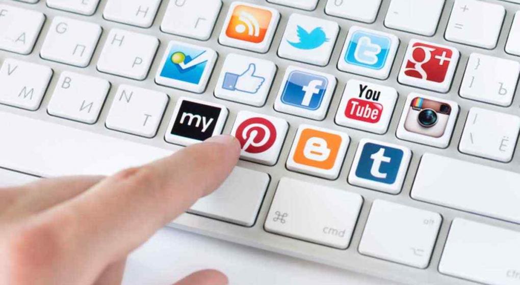 COMMUNITY MANAGER 02